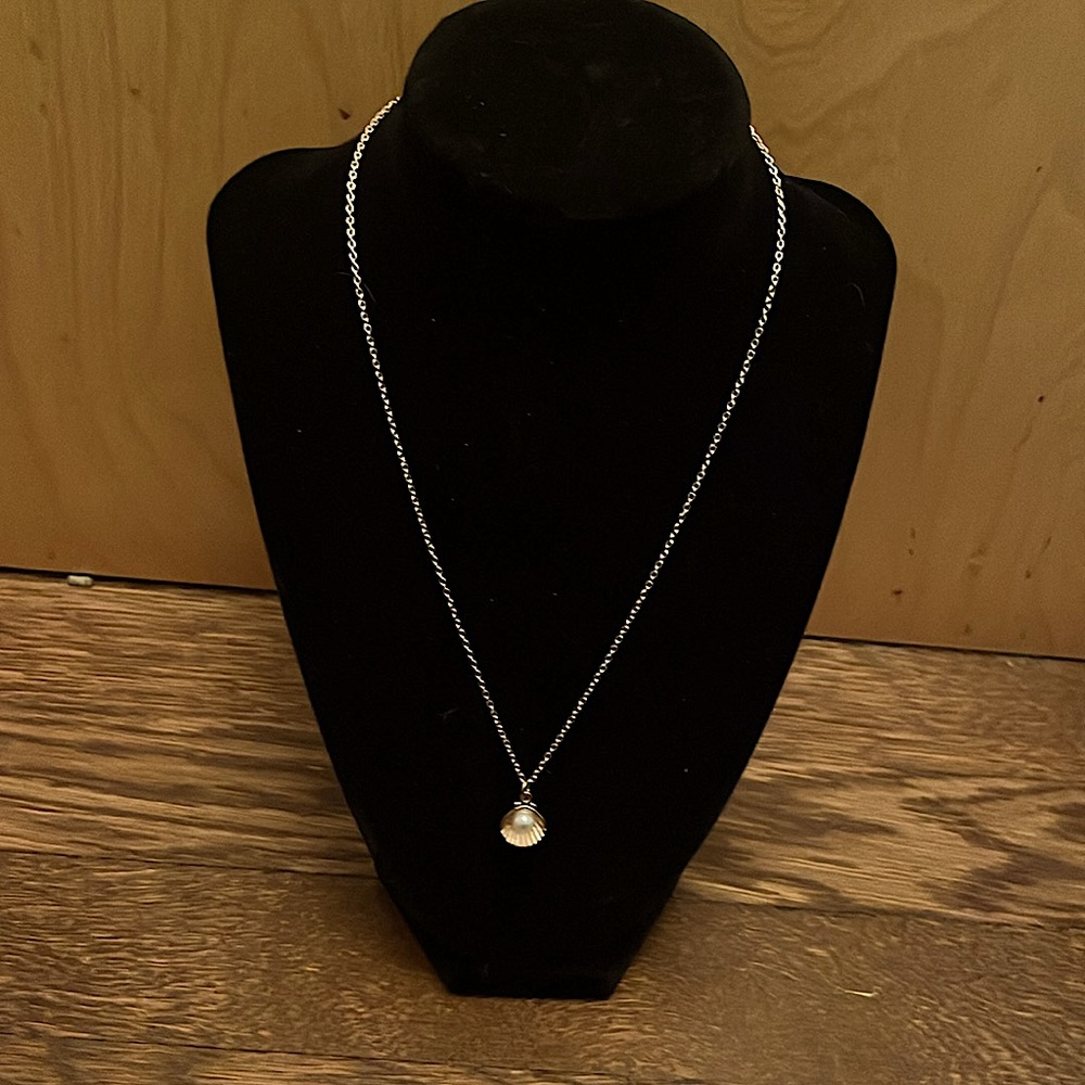 Beautiful, upcycled, gold shell and pearl necklace